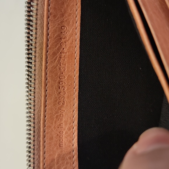 Authentic Balenciaga wallet with box - Picture 9 of 9